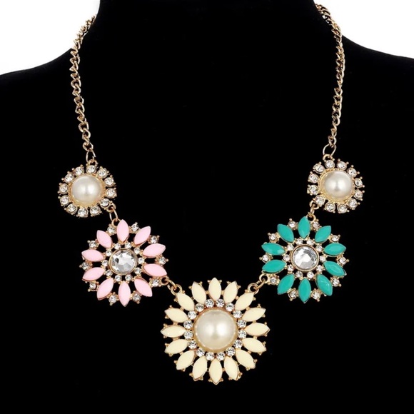 $2 FLORAL NECKLACE. NEW. $2 WITH ANY $10 ORDER OR MORE - Picture 1 of 13